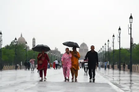 दिल्ली-एनसीआर में मौसम में बड़ा परिवर्तन: तेज आंधी, बारिश, और ओलावृष्टि का अलर्ट