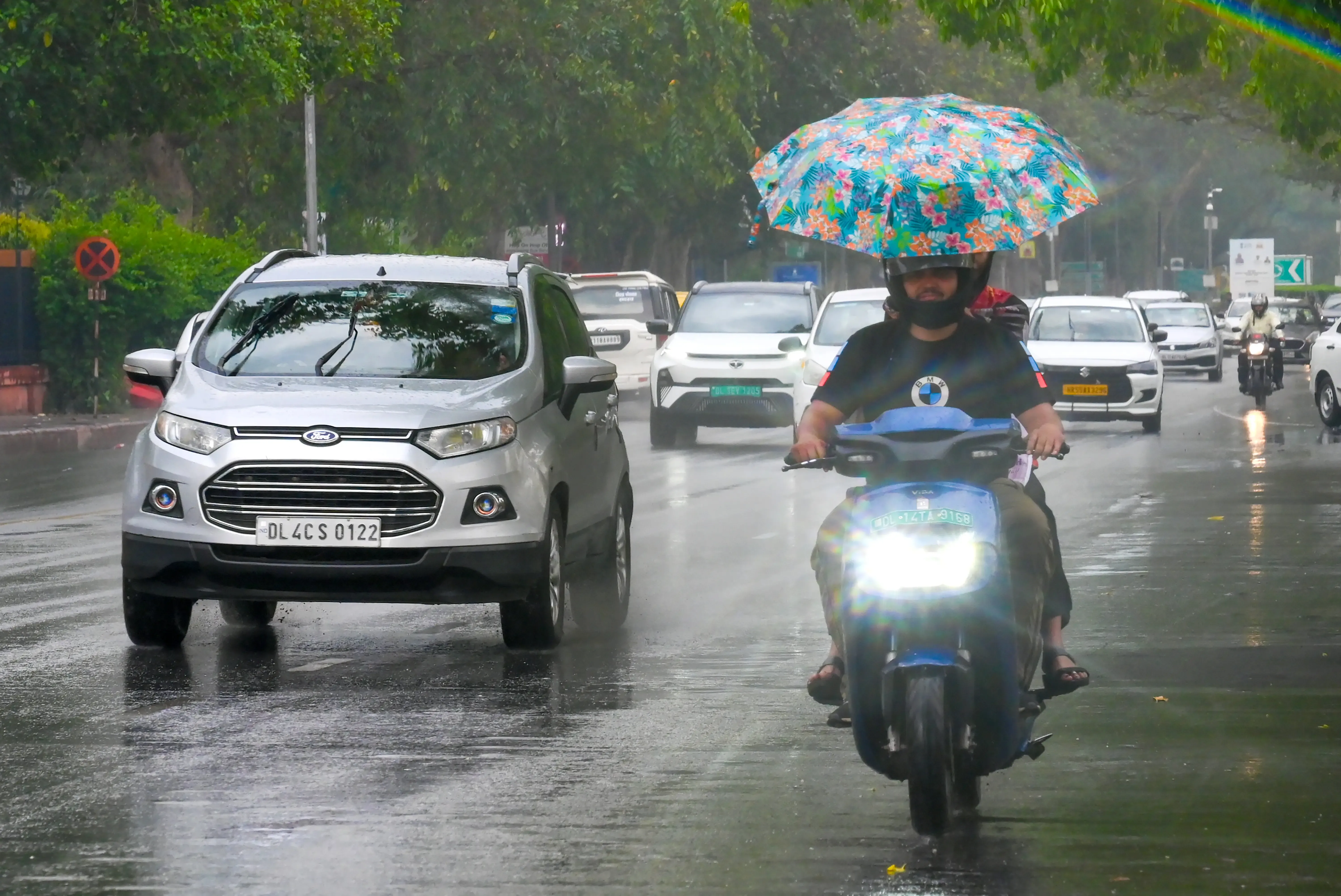 एनसीआर में मौसम में बड़ा बदलाव, तेज बारिश और आंधी का अलर्ट; येलो अलर्ट जारी