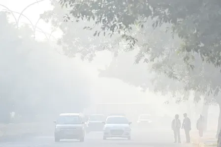 एनसीआर में नहीं मिल रही जहरीली हवा से निजात, ग्रेटर नोएडा और गाजियाबाद में एक्यूआई 400 के पार