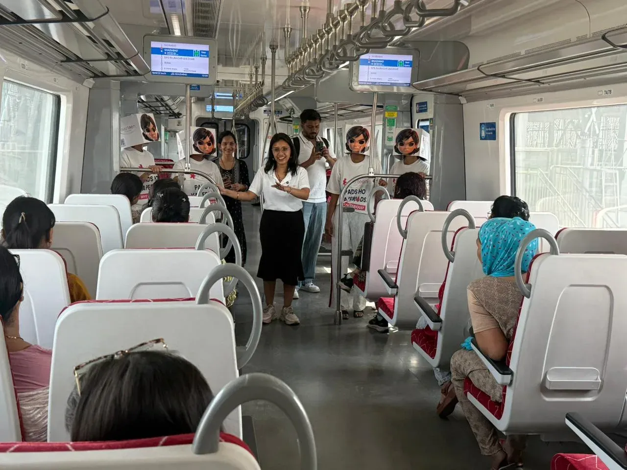 एनसीआरटीसी का नमो भारत स्टेशनों पर मासिक धर्म स्वच्छता अभियान, महिला यात्रियों को मिले नि:शुल्क हाइजीन किट