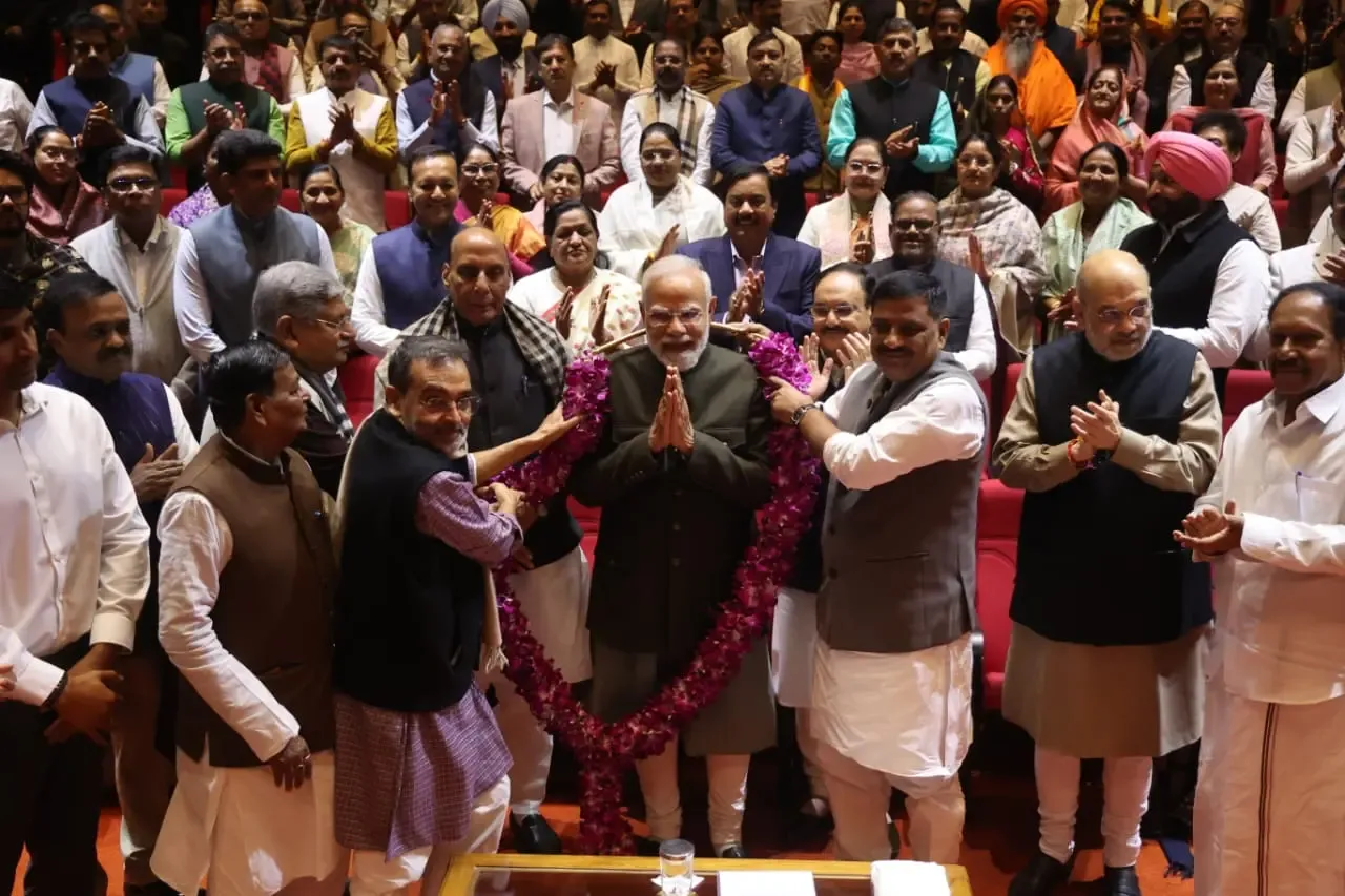 How Was PM Modi Welcomed at the NDA Parliamentary Party Meeting?
