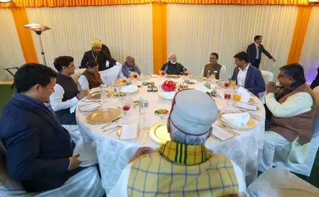 एनडीए सांसदों की बैठक में पीएम मोदी ने भरा जोश, बोले-आप बस काम करें, ये मजदूर पीछे खड़ा है 