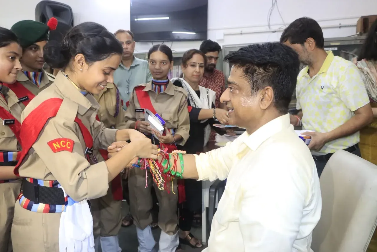 NDMC Vice-Chairperson Kuljeet Chahal celebrates Raksha Bandhan at Navyug School, Laxmibai Nagar