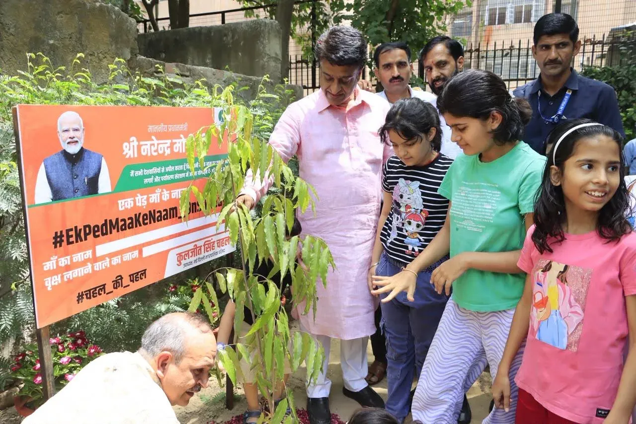 NDMC V-C Kuljeet Singh Chahal leads tree plantation drive at North West Moti Bagh