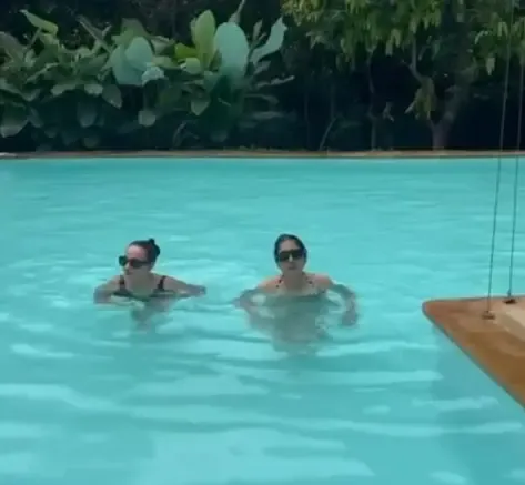 Did Neena Gupta Just Find the Perfect Swimming Partner in Soni Razdan?