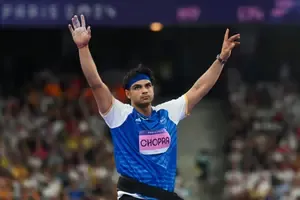 नीरज चोपड़ा : ओलंपिक इतिहास रचने वाले एथलीट, जिन्होंने जैवलिन थ्रो में दिलाई देश को नई पहचान