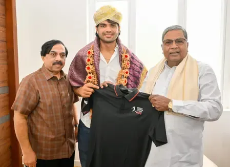 नीरज चोपड़ा से मिले कर्नाटक के सीएम सिद्दारमैया, भविष्य के लिए दी शुभकामनाएं