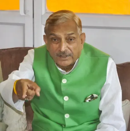 सैनेटरी पैड्स पर कांग्रेस ने नहीं लगाई राहुल गांधी की तस्वीर, फैलाया गया झूठ: प्रमोद तिवारी