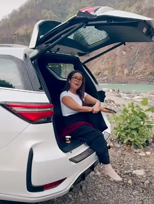 Neha Kakkar Captivates with Rainy Day Cover of Arijit Singh's 'Tumse Behtar'