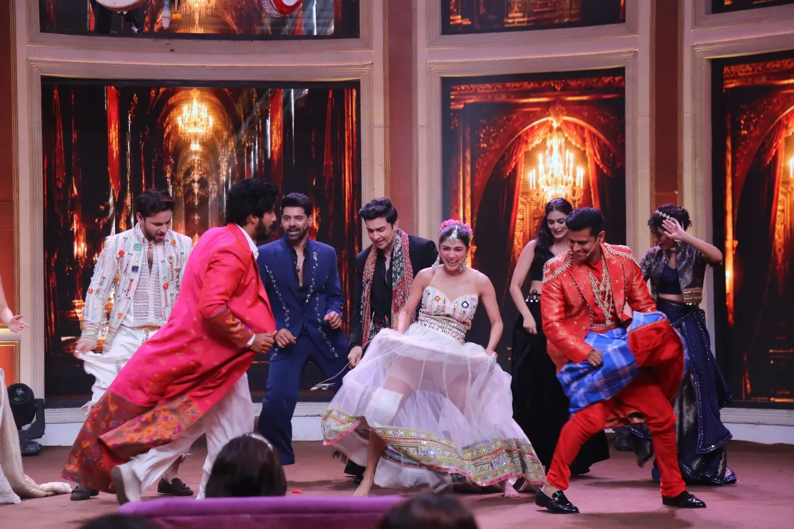 Neil Bhatt and Shambhavi Singh set Star Parivaar stage on fire with 'Bijuriya', 'Lungi Dance'
