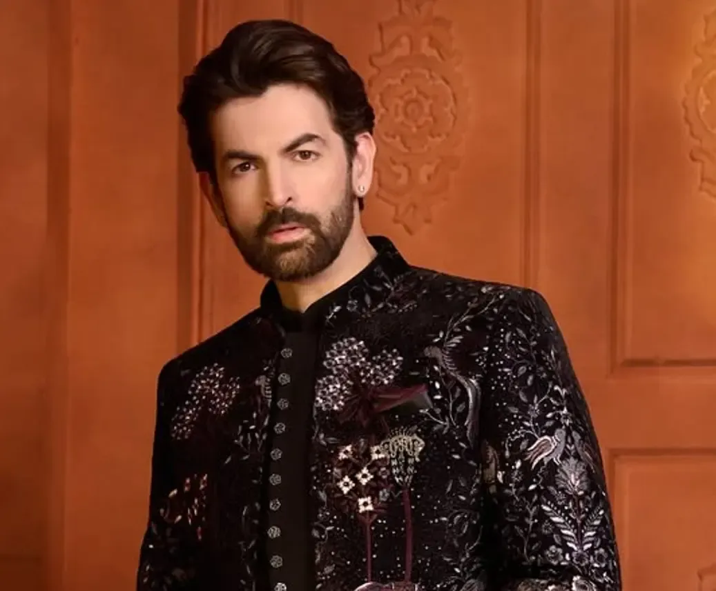 Did Neil Nitin Mukesh Experience a Fan Frenzy at a Russian Hotel Due to His Grandfather Mukesh's Legacy?