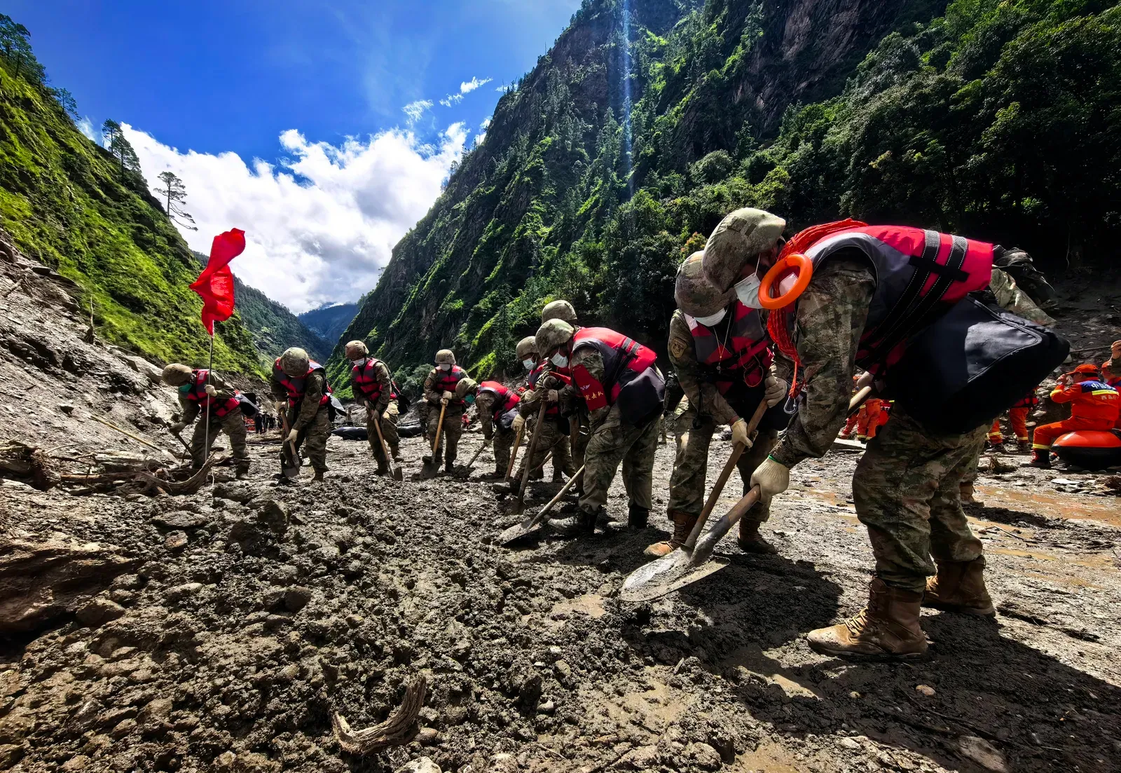 नेपाल बाढ़: 149 भारतीय नागरिक चीन से सीमा पार कर सुरक्षित, 320 से अभी भी संपर्क नहीं