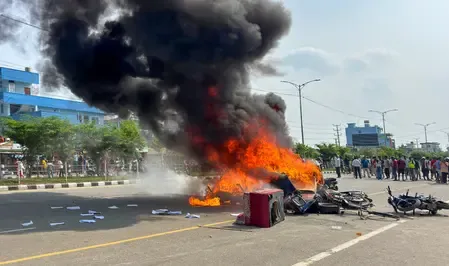 नेपाल के मधेश में भड़की हिंसा, जनकपुरधाम के सीएम ऑफिस में जमकर हुई तोड़फोड़