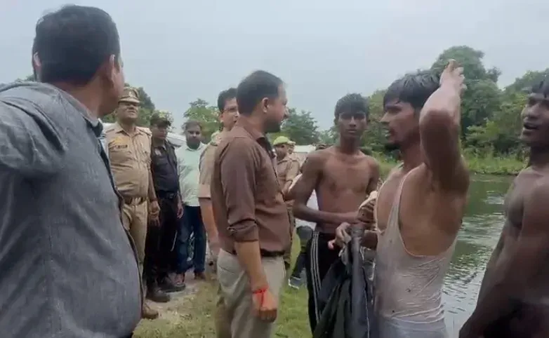 भोटेकोशी बाढ़ के बाद महराजगंज अलर्ट: डीएम-एसपी ने वाल्मीकि बैराज और सोहगीबरवा का किया निरीक्षण