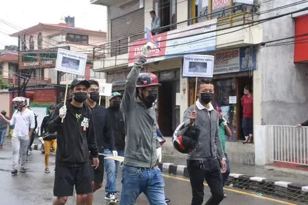 नेपाल में आंदोलन : अब तक 19 की मौत, पीएम ओली के इस्तीफे की मांग