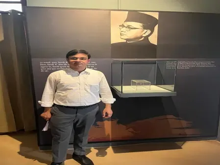 Claims of Missing Netaji's Cap from Red Fort Museum Spark Outcry by Grandnephew