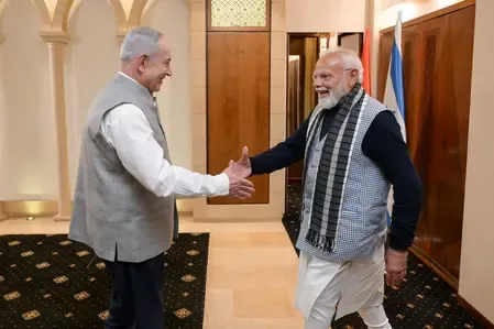Netanyahu Hosts PM Modi in Traditional Indian Dress at Dinner