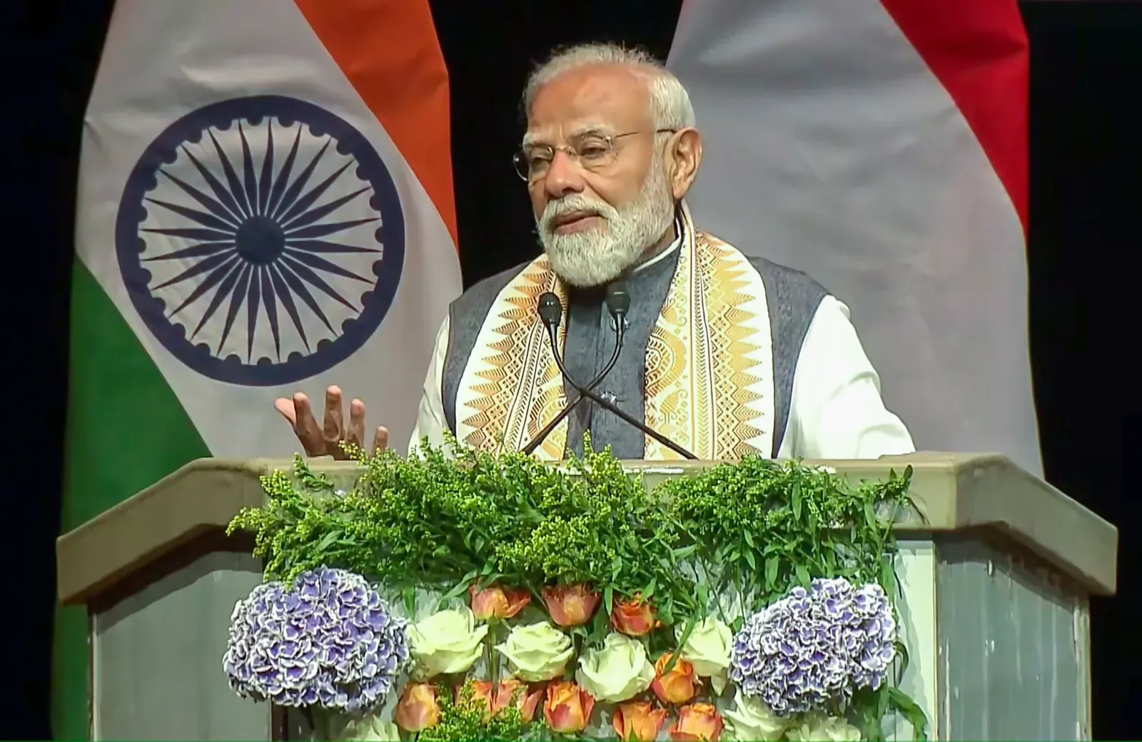 नीदरलैंड में PM मोदी: द हेग में प्रवासी भारतीयों से बोले, 'आस्था और संघर्षों के बीच प्रगति की कहानी है आपकी'