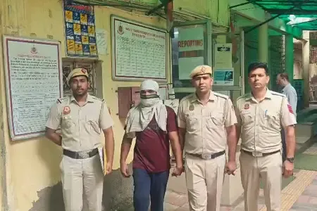 नई दिल्ली : डकैती का मुख्य आरोपी गगन गिरफ्तार, 15 लाख रुपए बरामद