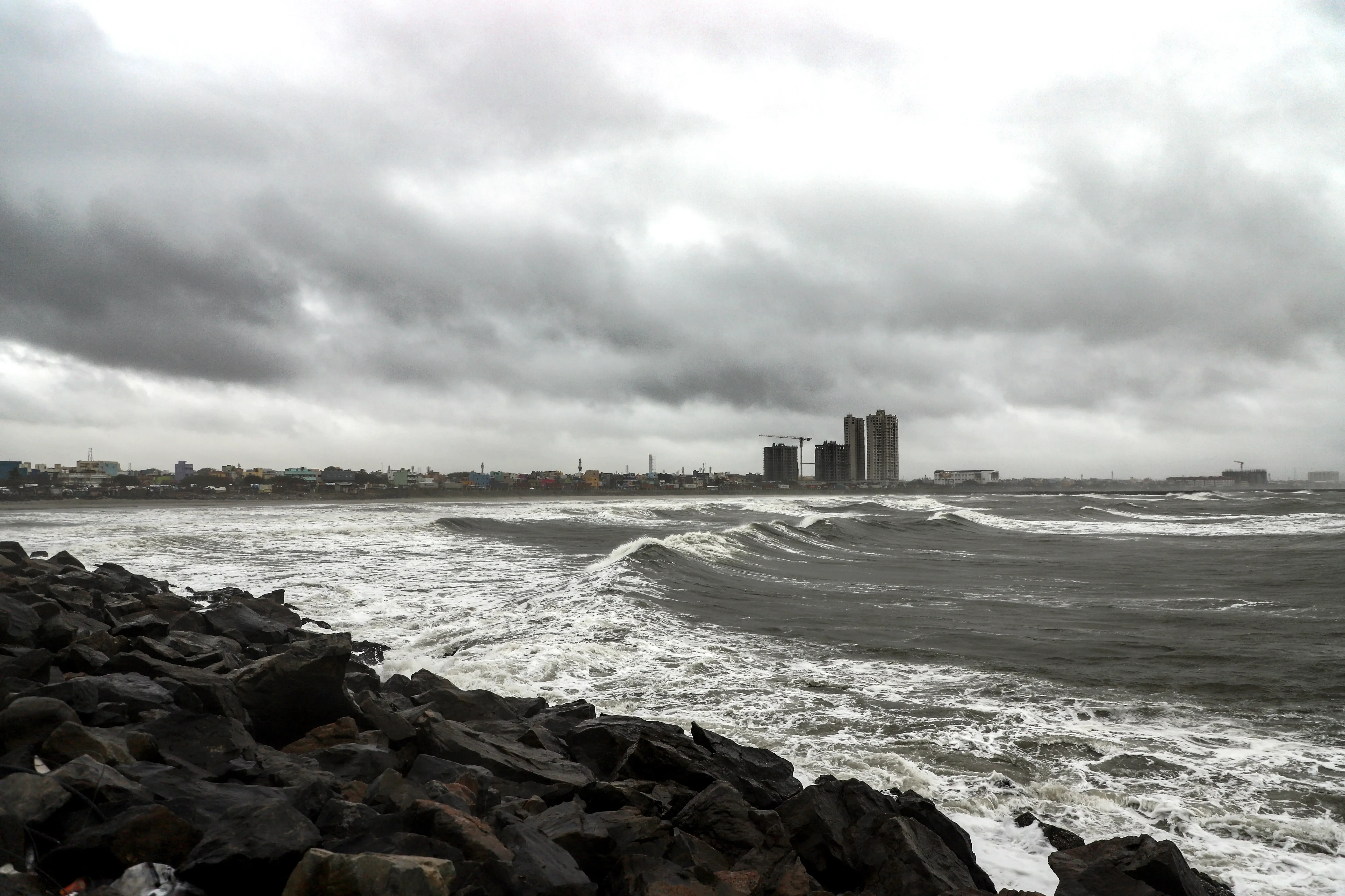 न्यूजीलैंड में चक्रवात वैयानु का संकट, पीएम लक्सन ने नागरिकों से सुरक्षा की अपील की