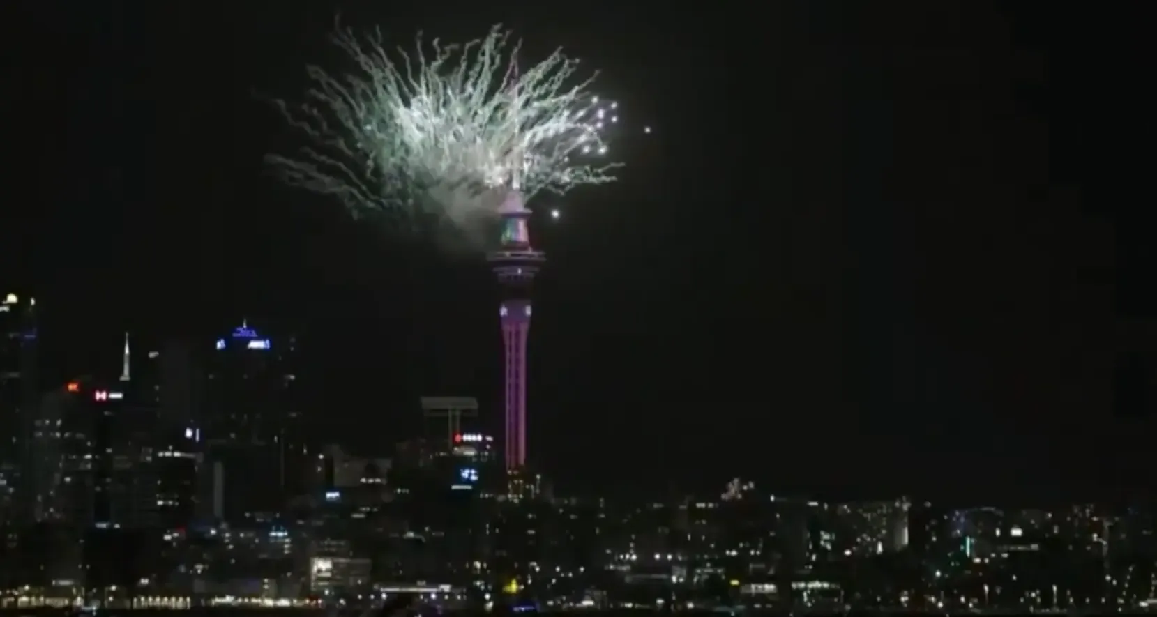 Auckland Celebrates the Arrival of 2025 with Spectacular Fireworks