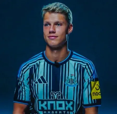 Newcastle sign Ajax midfielder Sean Steur, 18, on five-year deal