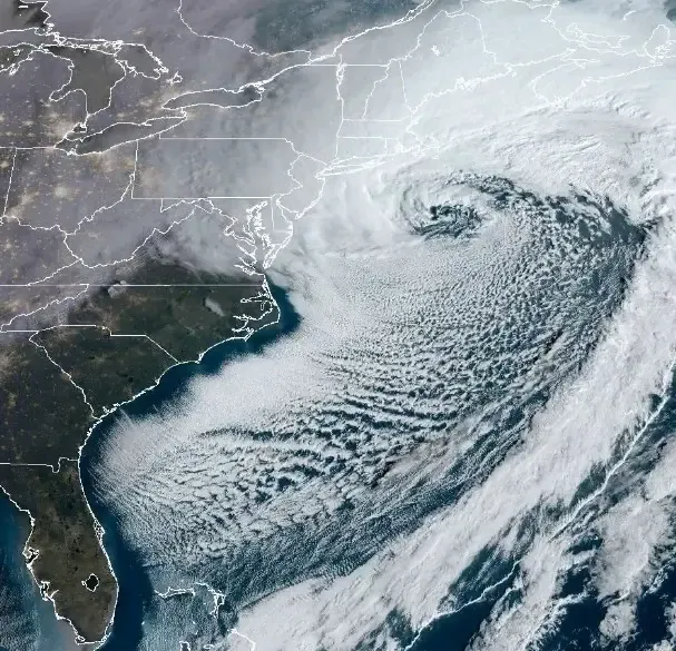 न्यूयॉर्क में बर्फीले तूफान का अलर्ट: यह चेतावनी क्या दर्शाती है?