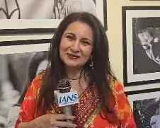 एनजीएमए में बॉलीवुड के सुनहरे दौर की तस्वीरें, हेमा-पूनम ने साझा किए यादें