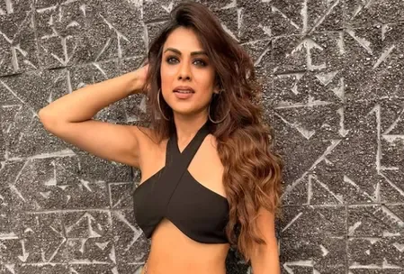 Nia Sharma Satisfies Her Week-Long Craving for Chilli Garlic Noodles and Shares the Joy