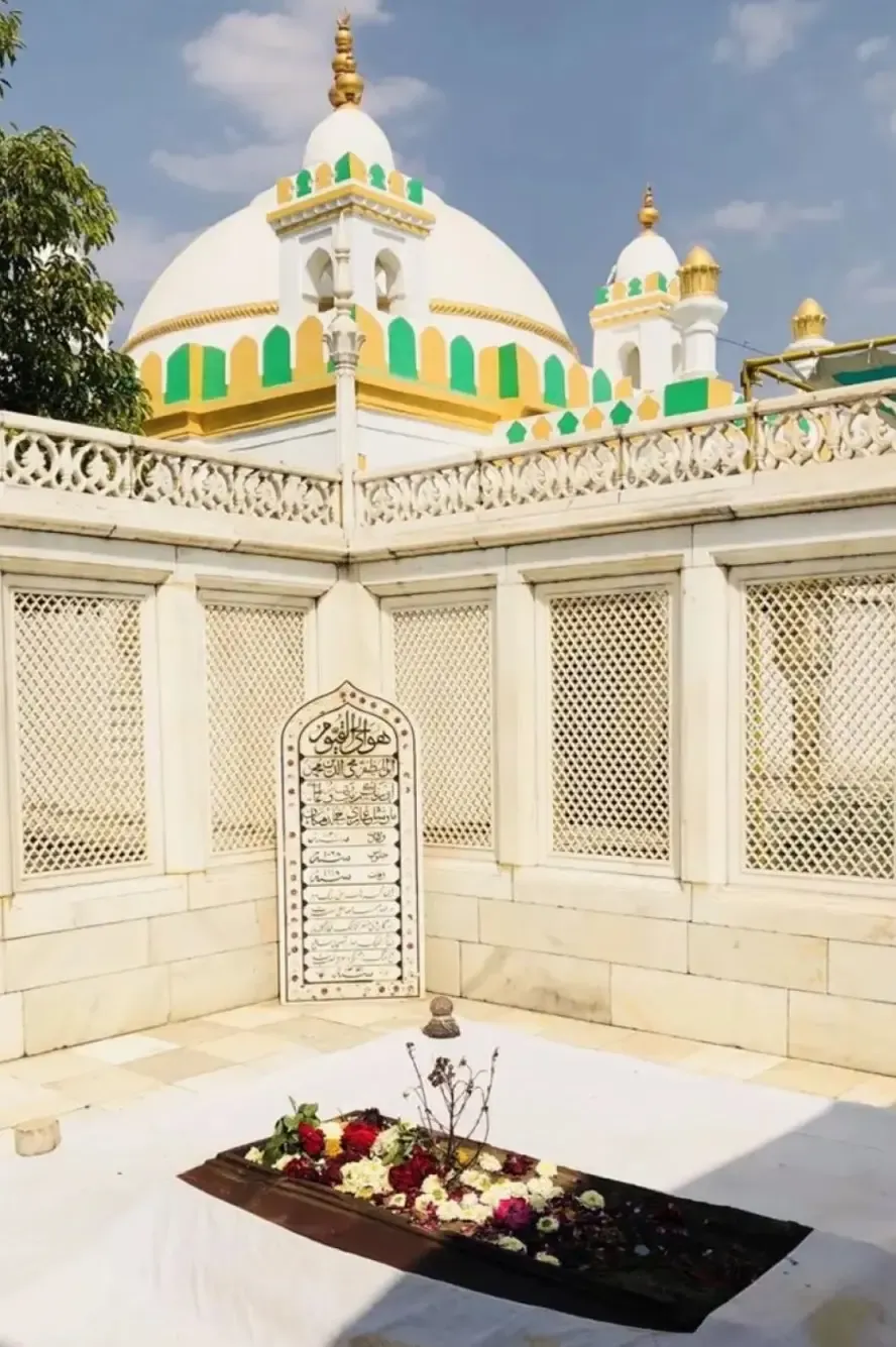 NIA Team Inspects Aurangzeb's Tomb in Maharashtra, Monitors Suspicious Activities