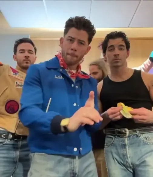 Nick Jonas grooves to this song of wife Priyanka Chopra with the boys