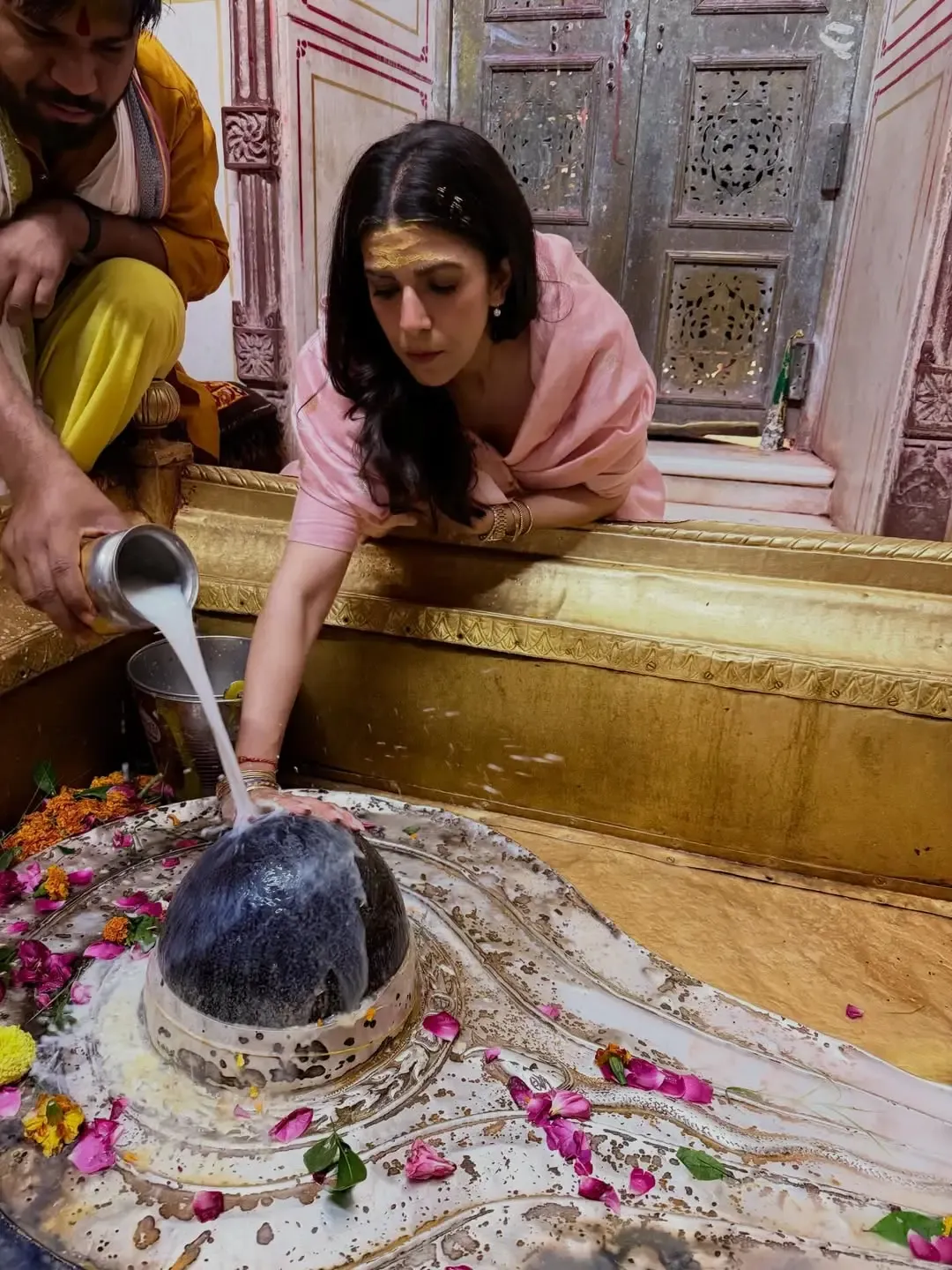 Nimrat Kaur Celebrates Birthday with Baba Vishwanath's Blessings at Kashi Vishwanath Temple