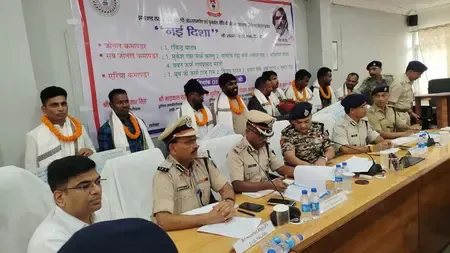 Why Did Nine Ultras Surrender with a Cache of Weapons in Jharkhand?