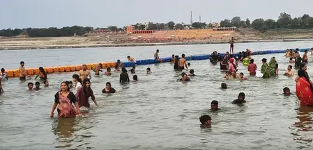 निर्जला एकादशी पर आस्था का महासंगम, त्रिवेणी संगम में हजारों श्रद्धालुओं ने लगाई पवित्र डुबकी