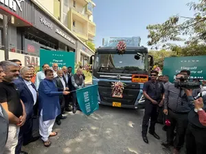 Nitin Gadkari Launches India's First 'Road Train' for Long-Distance Transport