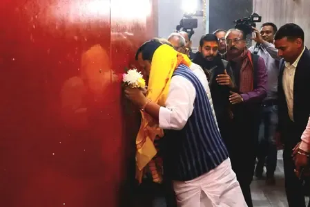 Nitin Nabin offers prayers at Hanuman temple in Patna before leaving for Delhi