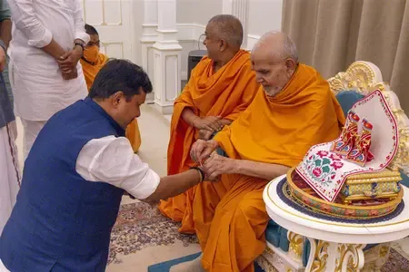 Did Nitin Nabin Seek Blessings from Mahant Swami Maharaj During His First Visit to Gujarat as BJP National President?