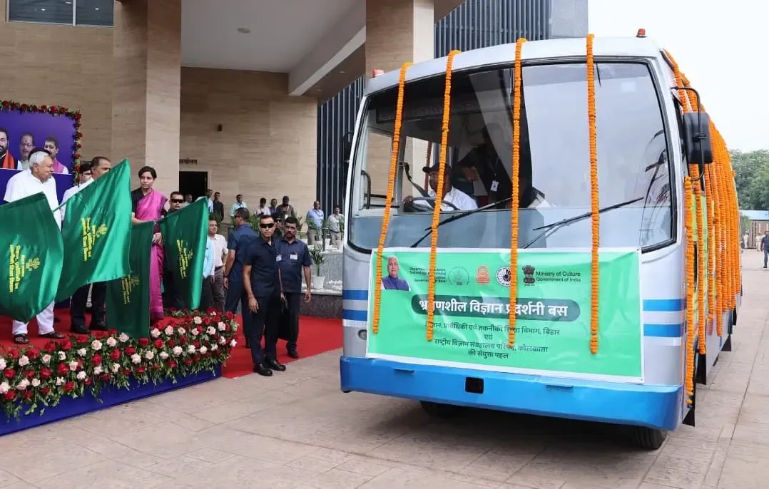Did Nitish Kumar Launch a Science Exhibition Bus and VR Theatre in Patna?