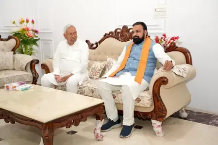 Nitish Kumar's First Meeting with Samrat Choudhary Post-Government Formation in Patna