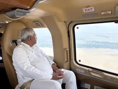 नीतीश कुमार ने बाढ़ प्रभावित जिलों का किया हवाई सर्वेक्षण, अधिकारियों को दिए निर्देश