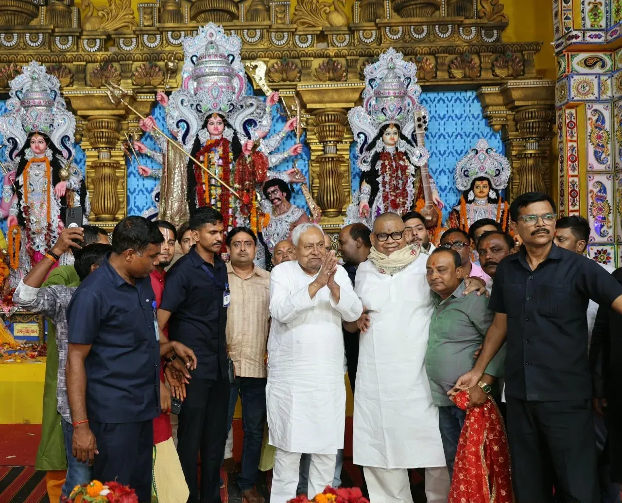 Nitish Kumar offers Mahashtami prayers at Patna Devi temples