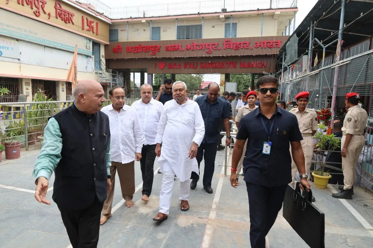 Nitish Kumar Offers Prayers at Bhojpur Kali Temple