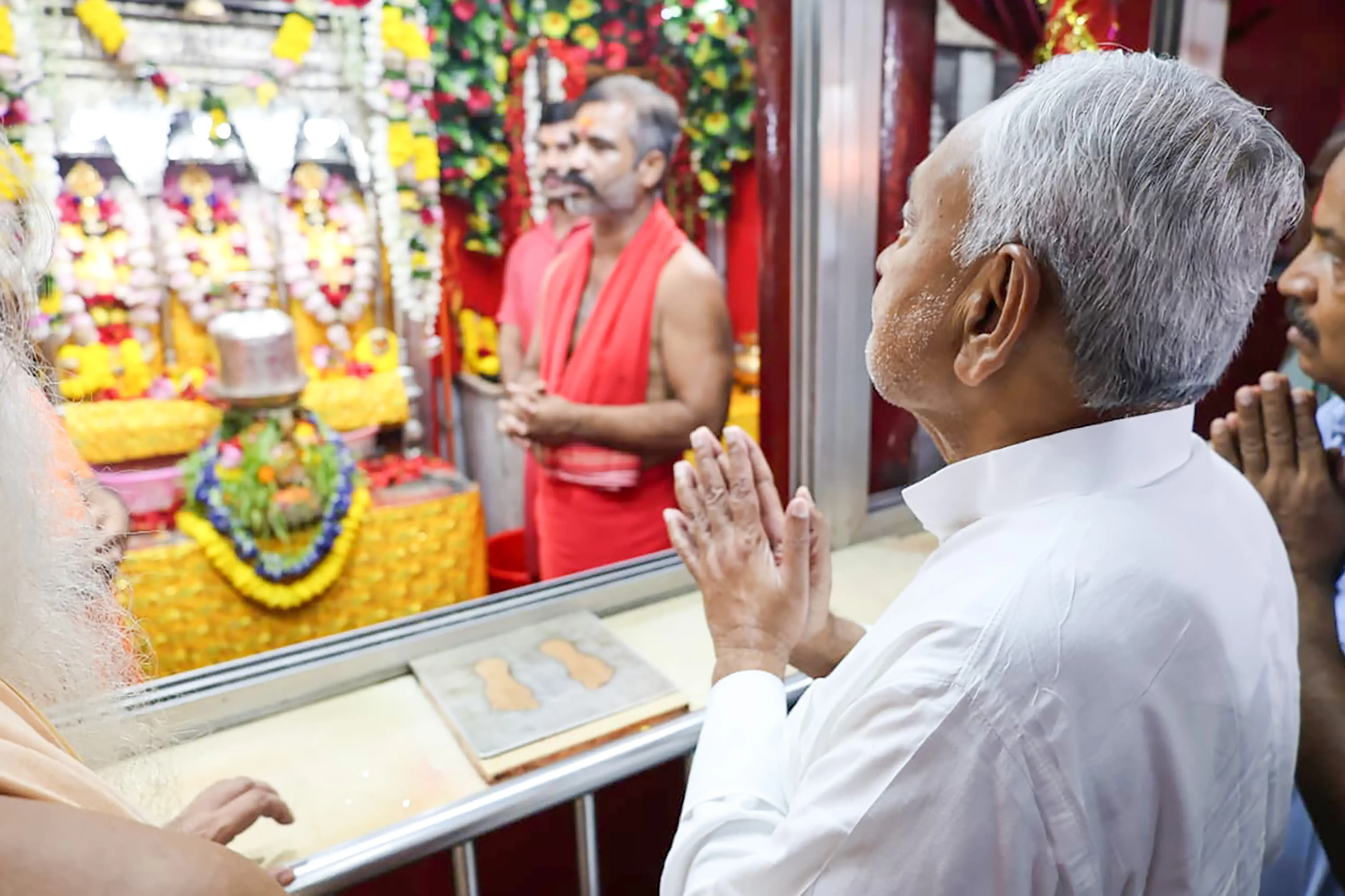 Did Nitish Kumar Pay His Respects at Patan Devi Temple on Mahaashtami?