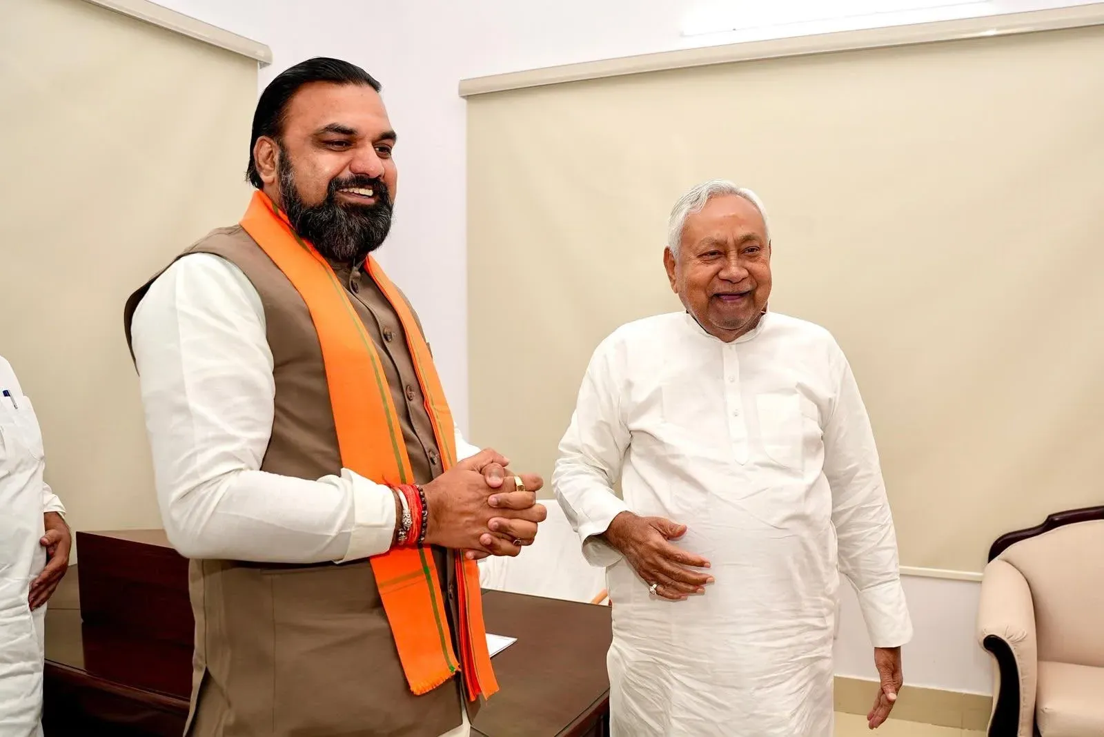 Nitish Kumar Receives CM Samrat Chaudhary at 7 Circular Road