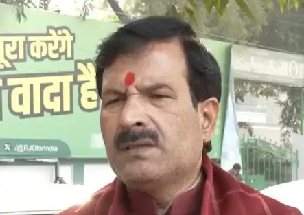 क्या नीतीश कुमार ने सार्वजनिक मंच पर महिला का अपमान किया? मृत्युंजय तिवारी का बयान