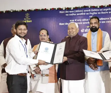 नीतीश ने बिहार स्टेट पावर (होल्डिंग) कंपनी के नवचयनित 2390 अभ्यर्थियों को सौंपे नियुक्ति पत्र