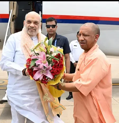 नियुक्ति पत्र वितरण: गृहमंत्री अमित शाह पहुंचे लखनऊ, मुख्यमंत्री योगी ने किया स्वागत