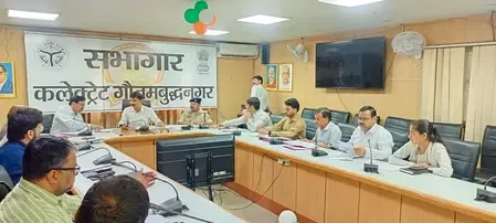 नोएडा: 'नो हेलमेट, नो फ्यूल' पॉलिसी का कड़ाई से पालन, ब्लैक स्पॉट की संख्या कम करने के निर्देश