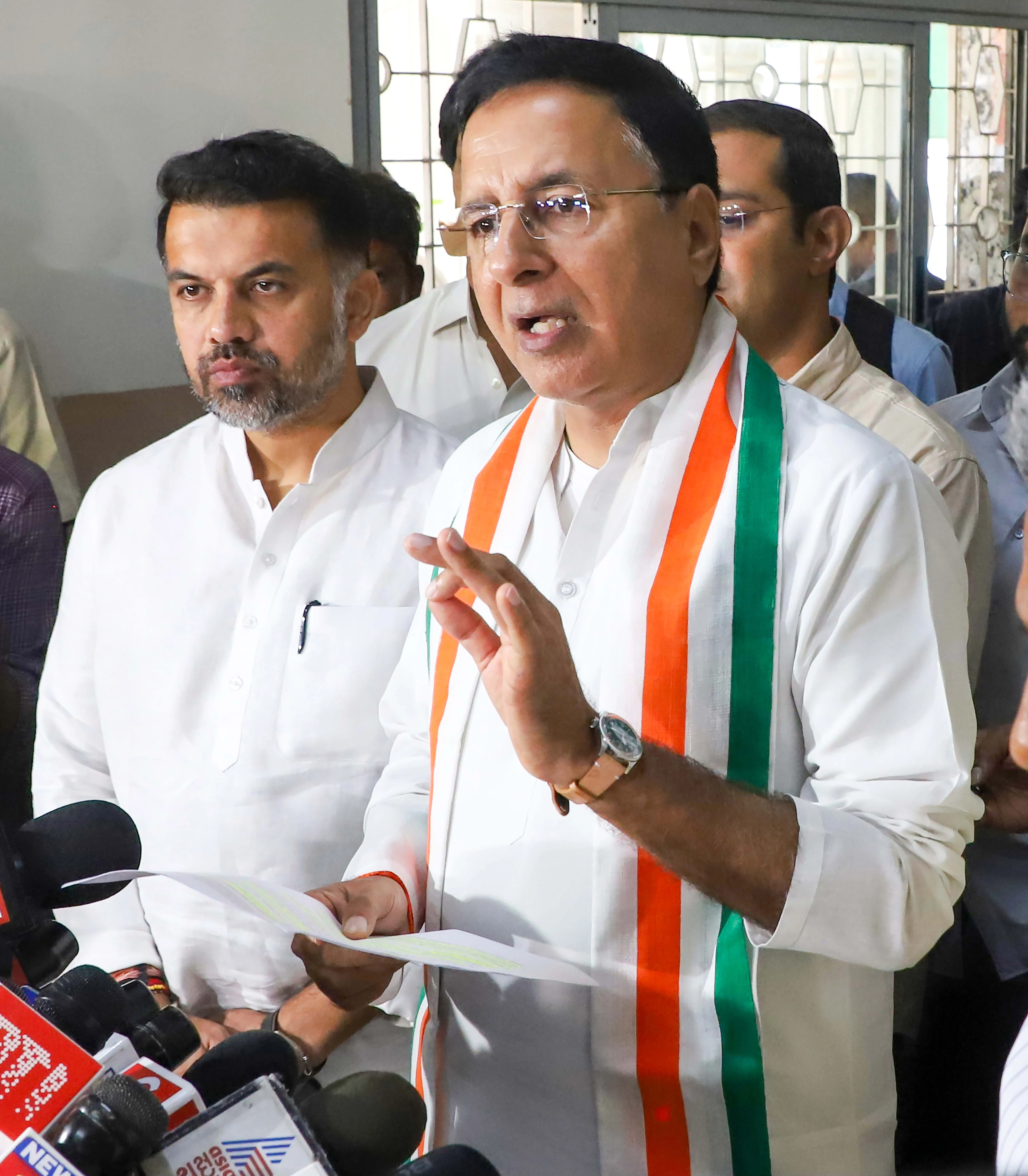 Is There No Meeting Planned in Delhi Between LoP Gandhi and K'taka CM, Dy CM?