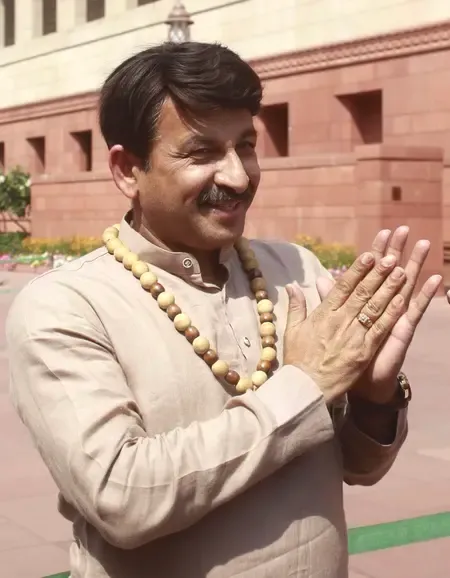 Can Politics Be Done Without Hurting People’s Faith? Manoj Tiwari Critiques Mahagathbandhan